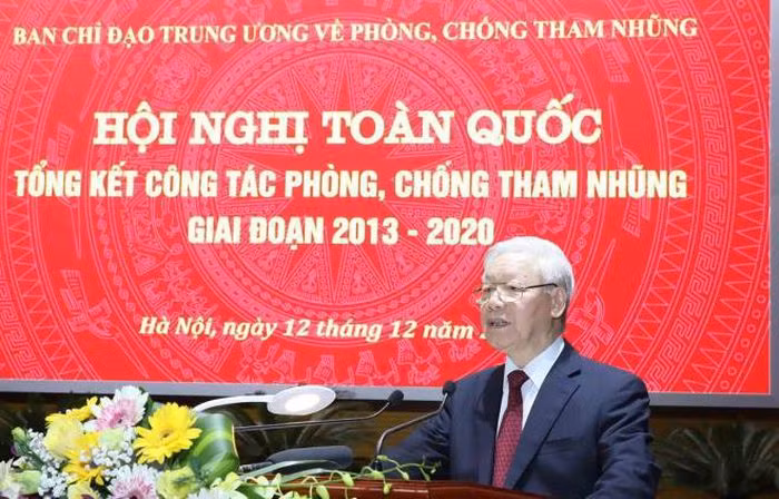 4 Uy vien, nguyen Uy vien Bo Chinh tri bi ky luat trong 5 nam