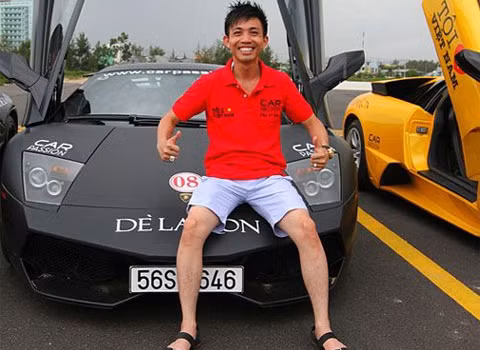  Thiếu gia Minh "nhựa" là con trai duy nhất của ông Phạm Văn Mười, Tổng giám đốc Long Thành Plastic và là người kế thừa để phát triển doanh nghiệp này.