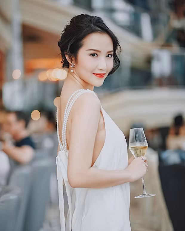 Tốt nghiệp ngành Thương mại tại trường ĐH Quốc tế RMIT Việt Nam. Hiện tại, cô nàng đang làm việc tại công ty của gia đình. Ngoài ra, Primmy Trương còn là người mẫu ảnh và beauty blogger. Ảnh: Instagram NV