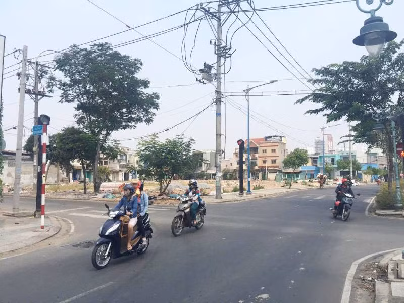 Thửa đất được Nam Việt Homes gắn cho cái mác “Dự án Heart Land Tân Hóa”. Ảnh: Báo xây dựng