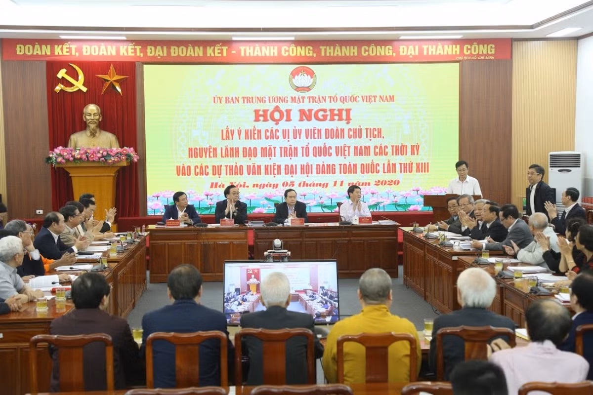 “Nhieu y kien sau sac, tam huyet voi cac du thao Van kien Dai hoi XIII cua Dang”