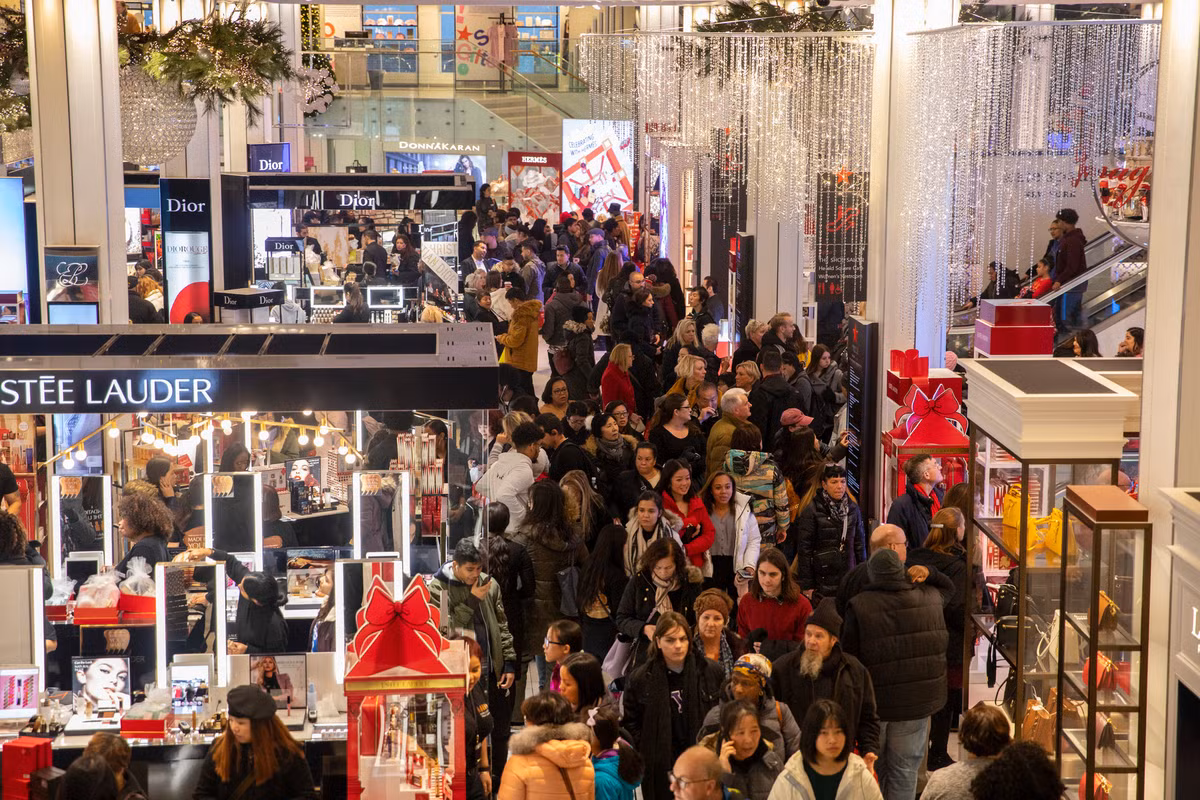 Ngoài ra, một số sản phẩm được sản xuất riêng cho dịp Black Friday và thường có chất lượng thấp.