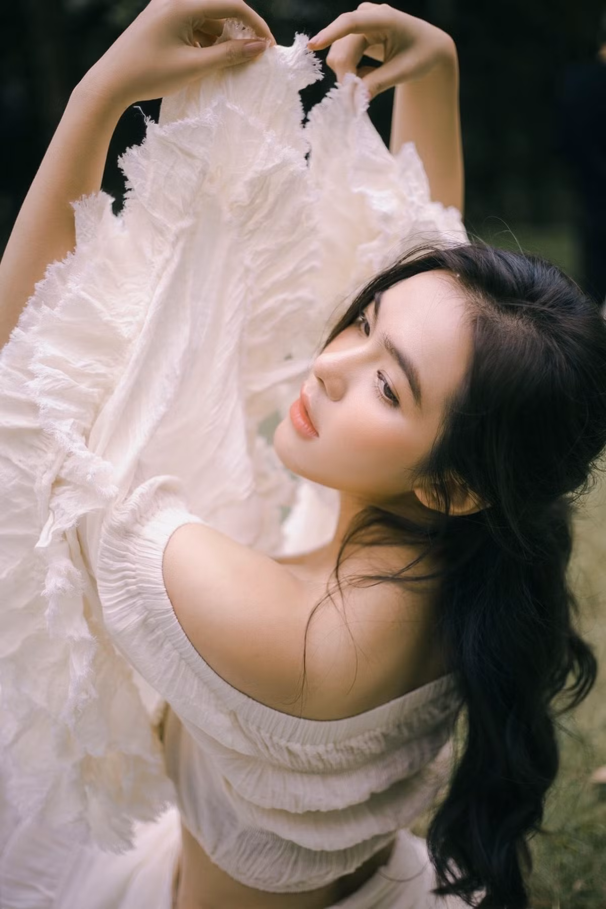 Hồ Thiên Trang (sinh năm 2001, Hà Nội) là một trong những gương mặt " rich kid" Việt “nổi” đình đám trên mạng. Thiên Trang bắt đầu kiếm được tiền từ năm lớp 10 bằng công việc mẫu ảnh, số tiền thù lao ban đầu là 2 triệu đồng.