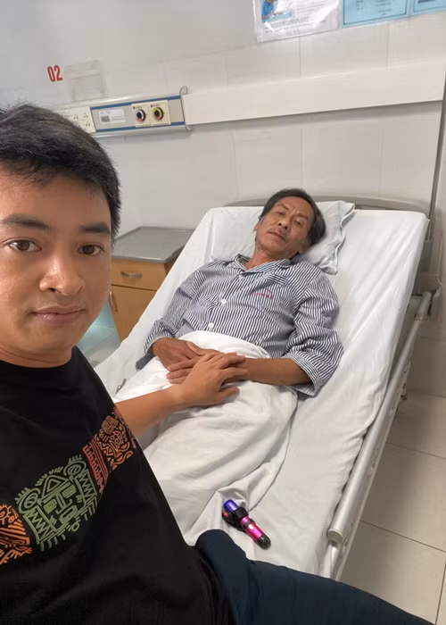 Lý Chí Huy đóng vai Phong - người con trai bất tài vô dụng, hỗn láo với bố đẻ trong “Lối nhỏ vào đời”. Ảnh: Tổ Quốc