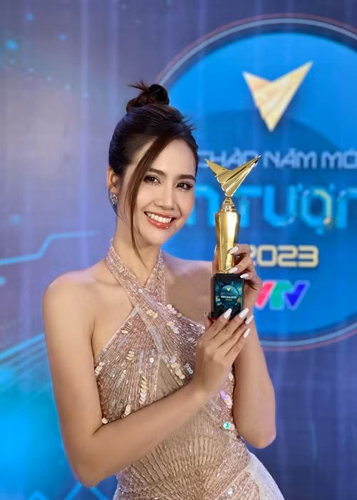 Cuoc song nhieu thay doi cua Huyen Lizzie sau khi ly hon
