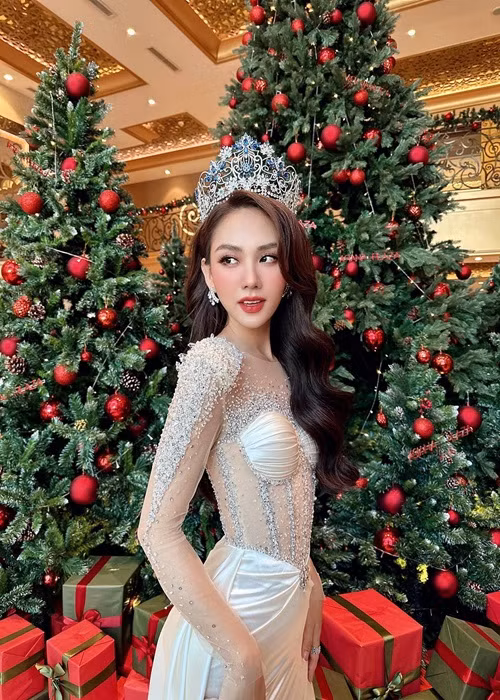 Mai Phương bày tỏ rằng cô vẫn vô tư và đôi khi ngốc nghếch. Người đẹp khẳng định, bản thân luôn lắng nghe những góp ý đa chiều từ công chúng để rút ra bài học cho mình trên chặng đường sắp tới. Ảnh: FBNV