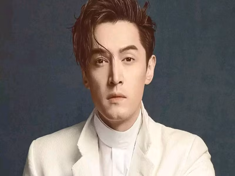 Hồ Ca từng vướng tin đồn hẹn hò với không ít mỹ nhân xứ Trung như: Dương Mịch, Lâm Y Thần, Lưu Thi Thi, Đường Yên, Vương Hiểu Thần. Ảnh: VTV