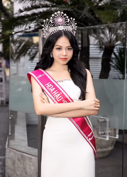Người đẹp đến từ Đà Nẵng xuất hiện với vẻ ngoài lộng lẫy trước công chúng.