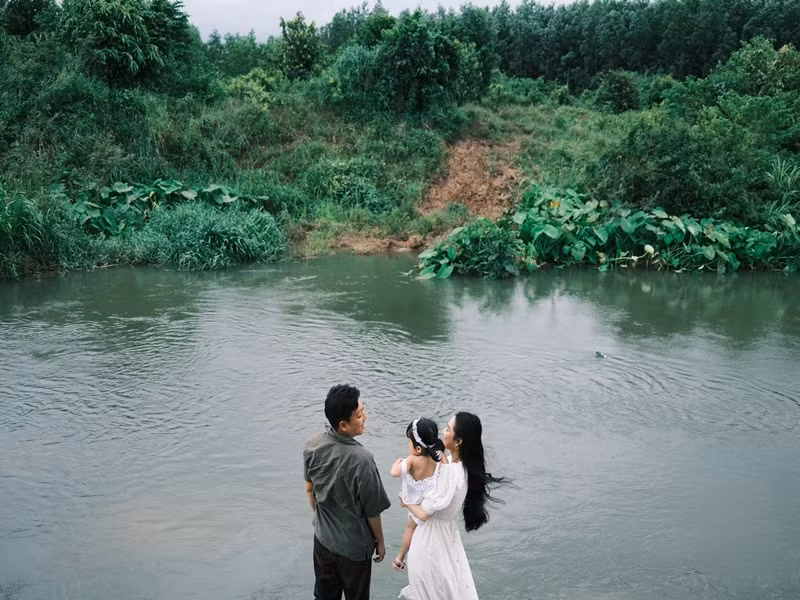Nữ diễn viên phim "Tuổi thanh xuân" có những khoảnh khắc bình dị, vui vẻ bên chồng con.