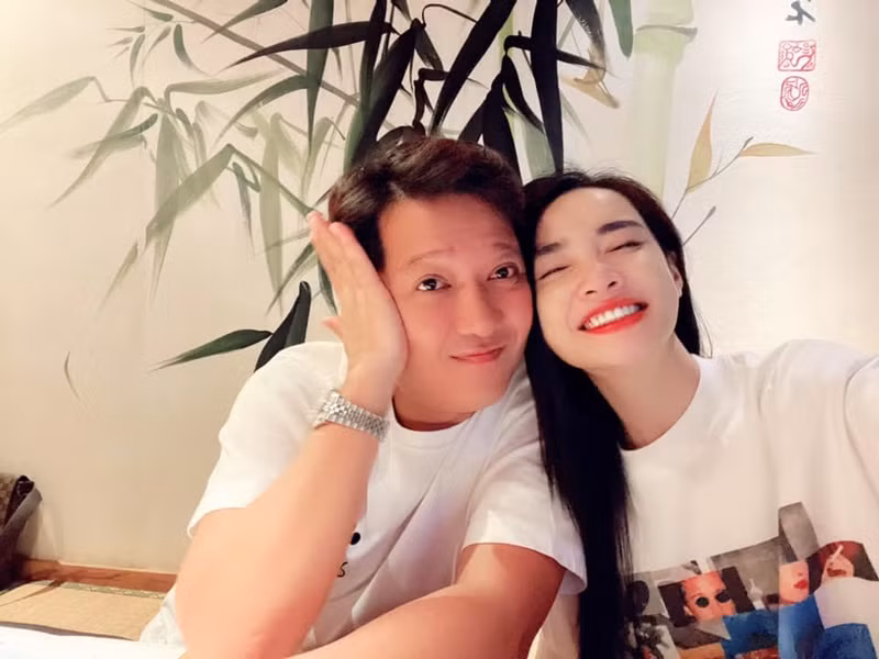 Trường Giang còn tiết lộ, vợ anh còn có một câu rất quen thuộc đó là: "Trời ơi! Không có anh chắc em không biết làm gì luôn quá".
