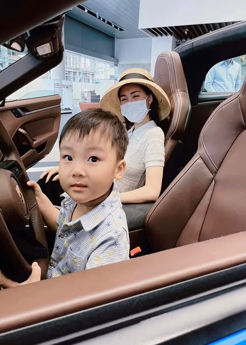 Cuộc sống làm mẹ đơn thân của Hòa Minzy Cuoc song lam me don than cua Hoa Minzy