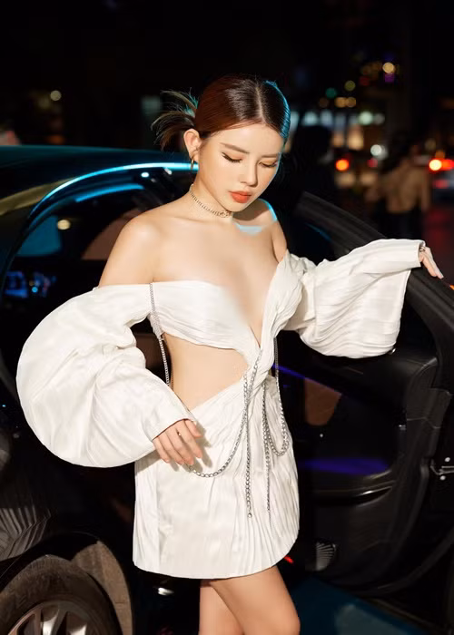 Thủy Tiên từng cho biết, cô chưa bao giờ ghét danh xưng “con gái Hữu Tiến” mà nhiều người gán ghép bởi không thể áp đặt suy nghĩ của mình vào mọi người.