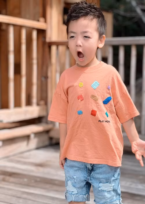 Cậu nhóc vẫn đáng yêu dù bị mẹ "dìm hàng".