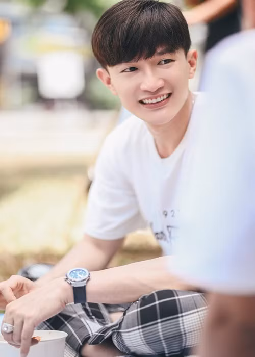 Trong cuộc phỏng vấn với Arttimes, Dược sĩ Tiến tiết lộ số tiền để bước vào showbiz khoảng 50 tỷ.