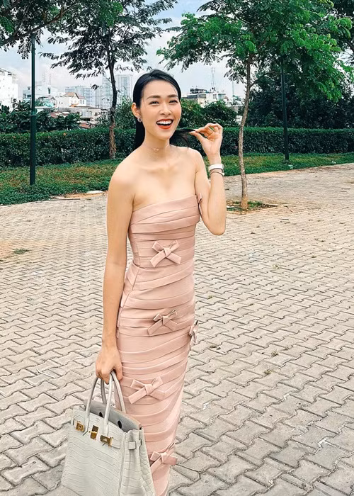 Trở lại cuộc sống độc thân, Diệp Bảo Ngọc quyến rũ hơn bội phần.