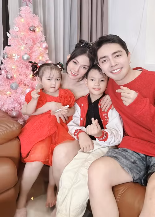 Có những lúc Thu Thủy muốn gục ngã nhưng vì con trai đầu lòng, cô phải cố gắng làm tất cả.