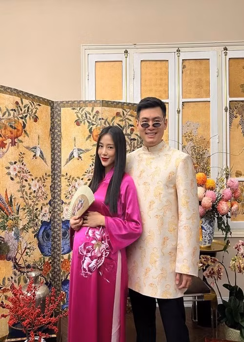 Salim mang bầu rồi sinh con gái đầu lòng trong năm 2022.