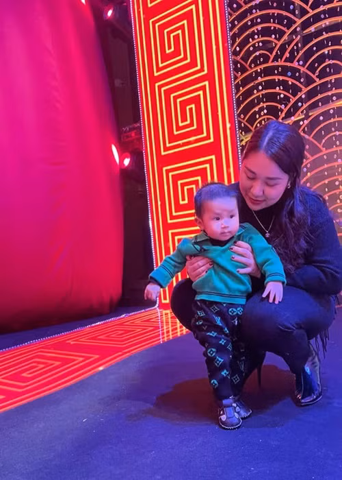 Cậu nhóc mới 6 tháng tuổi.