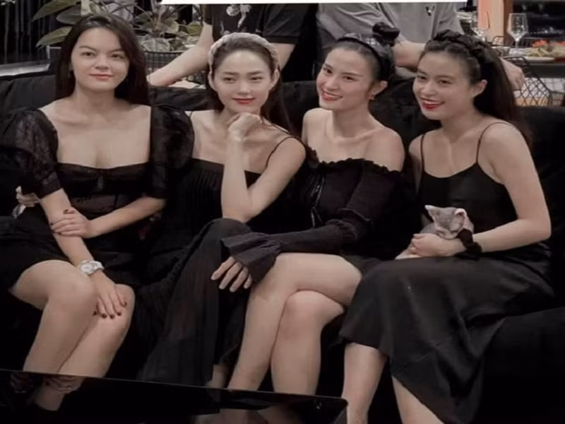 Trong nhóm bạn của Hoàng Thùy Linh, Đông Nhi và Minh Hằng là các thành viên đã lập gia đình. Ảnh: Dân Việt