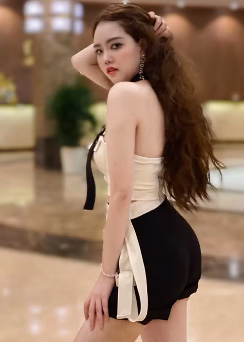 Bảo Anh sở hữu gương mặt khả ái cùng vóc dáng thon gọn.