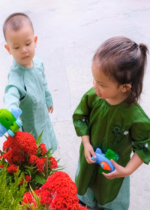 Hà Hồ chia sẻ, mỗi khi chụp ảnh Tết, cô tự hào bản thân lại có thể thực hiện bộ ảnh cho các con bởi chụp ảnh trẻ con là một thử thách.