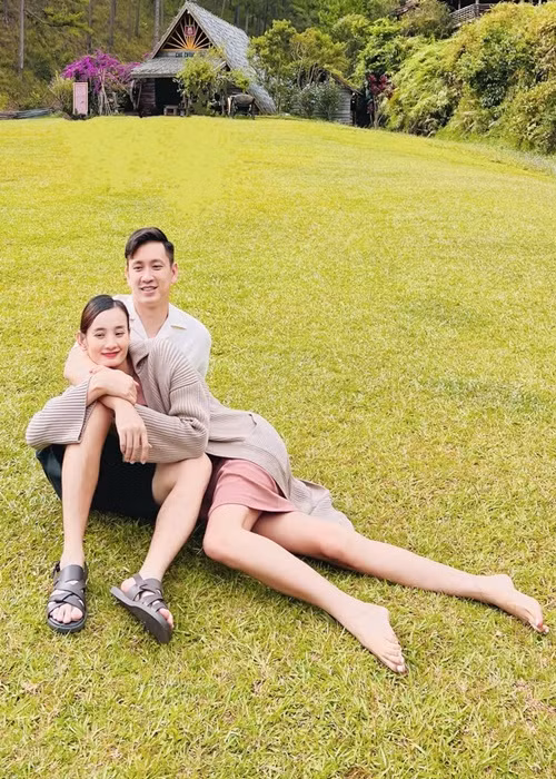 Với Lê Thúy, tình yêu không phải là những lời thề non hẹn biển, chỉ đơn giản là cùng nhau bình yên qua ngày.