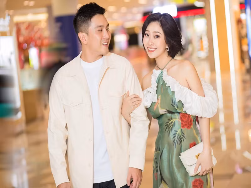 Hiện tại, Liêu Hà Trinh mang bầu con đầu lòng. Ảnh: FBNV