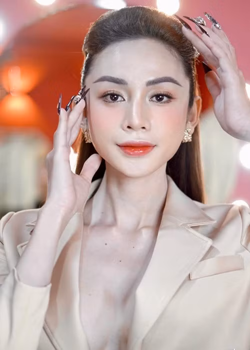 Vẻ gợi cảm của Lương Mỹ Kỳ nhường cơ hội thi Miss International Queen Ve goi cam cua Luong My Ky nhuong co hoi thi Miss International Queen