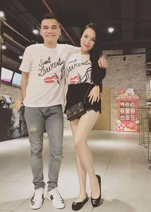 Sau khi kết hôn, công việc của vợ chồng Khắc Việt đều thuận lợi. “Tôi thấy nhiều bạn DJ lấy chồng xong công việc thường hay đi xuống nhưng tôi lại đi lên, có lộc hơn. Thậm chí tôi nhận nhiều show kèm với chồng, thế là 2 vợ chồng cùng đi diễn luôn”, Thảo Bebe tiết lộ.