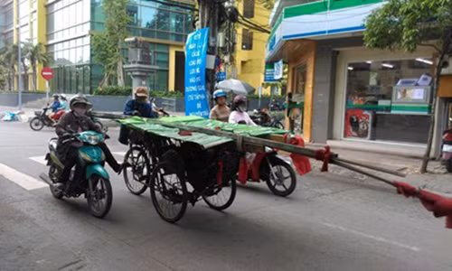 “Dai nao” Sai Gon xe tu che ngang nhien qua lai