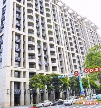 Bên ngoài khu chung cư cao cấp mà Lâm Tâm Như mua cho bố mẹ.