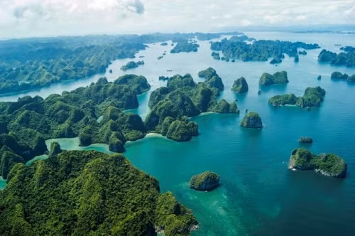 Những "viên ngọc quý" nhìn từ trên máy bay của Vịnh Hạ Long. Kiệt tác nghệ thuật mà mẹ thiên nhiên ban tặng cho Vịnh Hạ Long