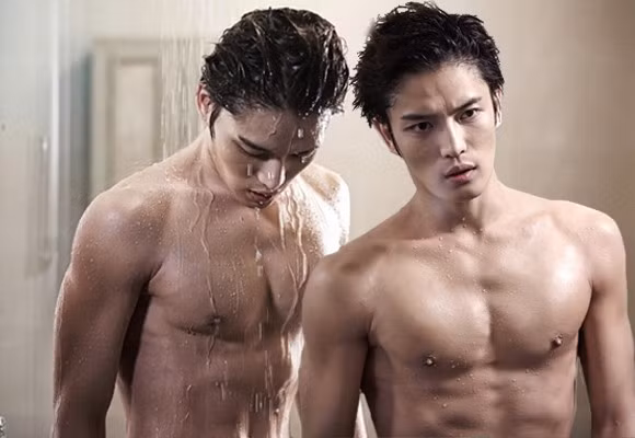 Có gương mặt baby nhưng Kim Jae Joong có thân hình khá nóng bỏng.