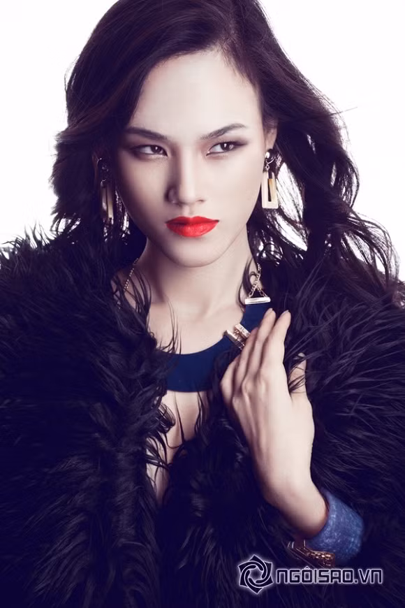 Người mẫu Tuyết Lan Ngay từ khi Tuyết Lan tham gia cuộc thi Vietnam’s Next Top Model 2010, cô đã được nhiều người trong giới chuyên môn đánh giá là thí sinh xuất sắc và có tiềm năng nhất. Sở hữu khuôn mặt đậm chất Á cùng với những biểu cảm cá tính cùng sự nỗ lực vượt bậc, cô đã trở thành Á quân cuộc thi Vietnam’s Next Top Model năm 2010.