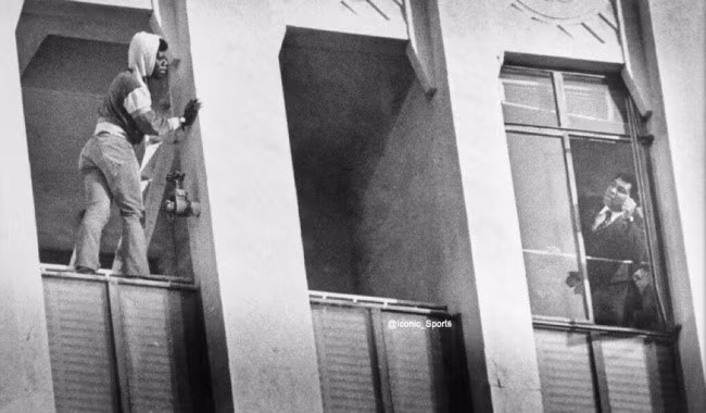 Muhammad Ali nói chuyện với một người đàn ông chuẩn bị tự tử.