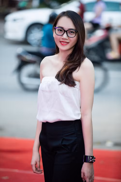 Siêu mẫu và thiếu gia Bình Dương đã có một cậu con trai đặt tên là Ricky. Ricky thường xuyên được ba mẹ đưa đi du lịch và cậu bé cũng đam mê ô tô giống bố.