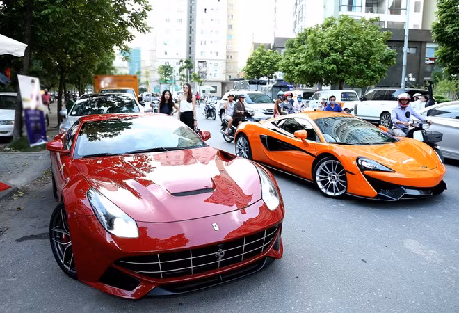 Được biết McLaren 650S Spider của ông xã Ngọc Thạch vừa được tậu hồi tháng 4. Ngoài ra, nó có giá bán lẻ ở nước ngoài khoảng 280.000 USD (hơn 6 tỷ đồng).