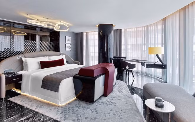 Bentley Suite ở Istanbul gồm khu vực sinh hoạt, tiền sảnh, phòng tắm, phòng vệ sinh và phòng ngủ.