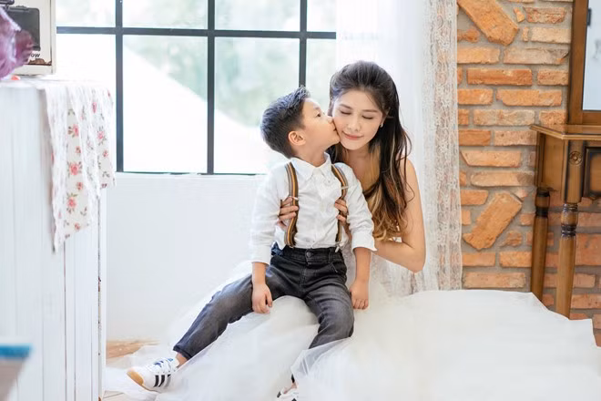 Trước khi yêu và gắn bó với Đăng Khôi, Thủy Anh là người mẫu ảnh. Cả hai quen nhau sau một buổi chụp hình cho một tờ báo vào năm 2005.