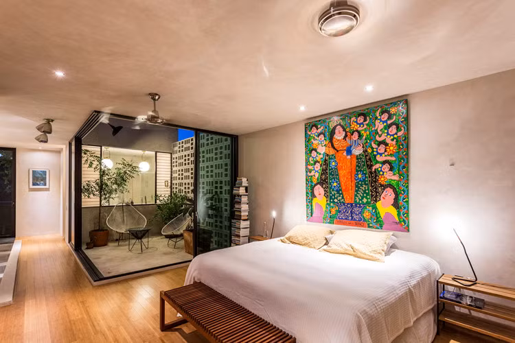 Phòng ngủ được bố trí sang trọng và trang nhã.
