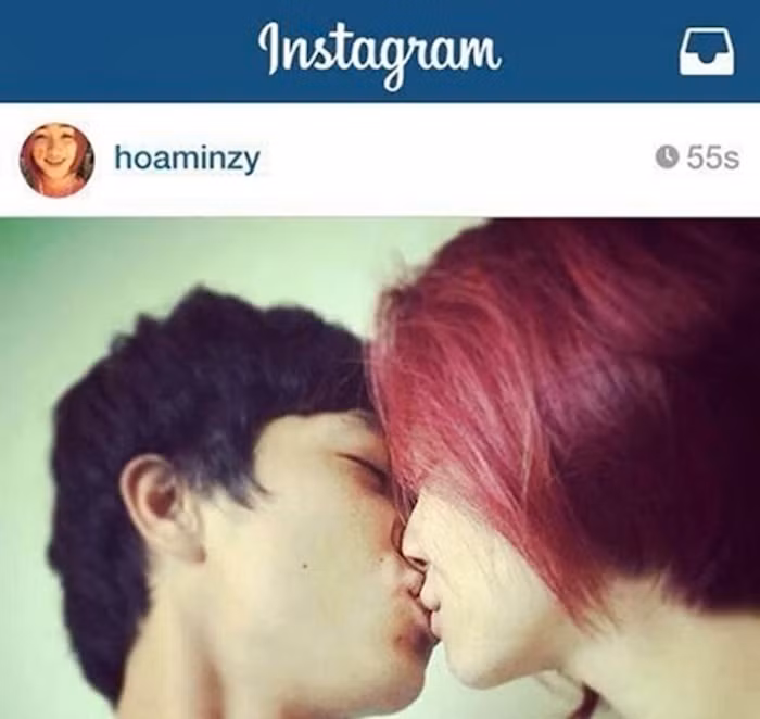 Hình ảnh cả hai "khoá môi" được giọng ca "Ăn gì đây" bất cẩn chia sẻ trên trang Instagram và bị chụp lại.