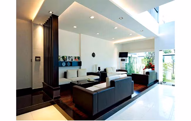 Phòng khách sang trọng trong căn biệt thự của Hồ Ngọc Hà.