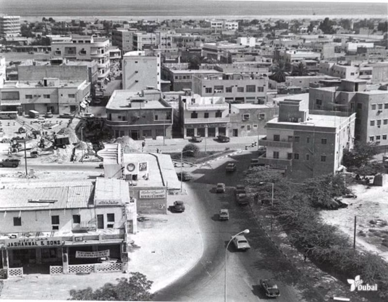 9. Trung tâm Jashanmal đầu tiên ở Dubai ngày ấy và bây giờ