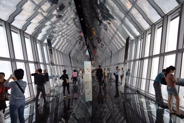 Skywalk 100 (Thượng Hải, Trung Quốc): Nằm ở độ cao 474 m, đài quan sát Skywalk 100 ở Trung tâm tài chính thế giới Thượng Hải là một trong những điểm ngắm cảnh cao nhất thế giới. Ảnh: Pbase.