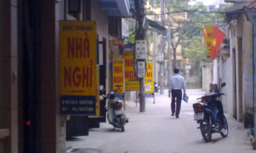 Bi hài quý bà lồng lộn đánh ghen tình địch ở nhà nghỉ Bi hai quy ba long lon danh ghen tinh dich o nha nghi