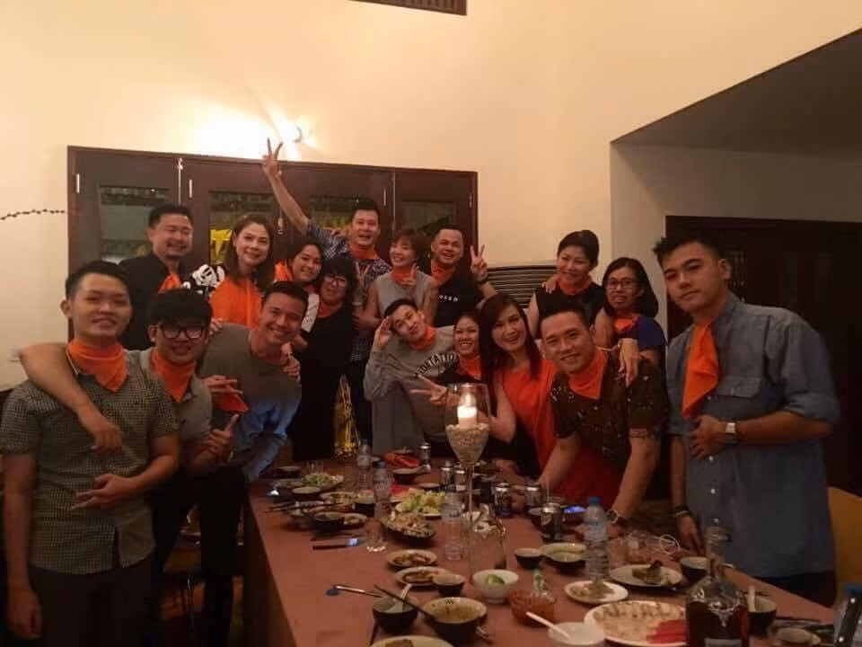Nhiều bạn bè đồng nghiệp trong giới giải trí đã đến chung vui cùng Quang Dũng trong dịp sinh nhật 40 tuổi.