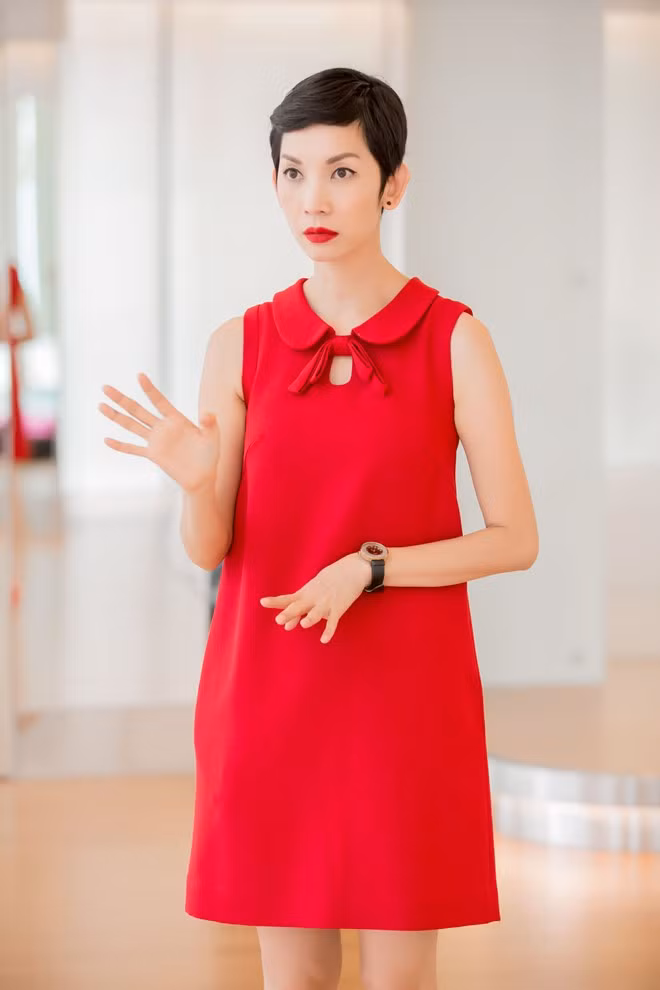 Chiều 6/8, Xuân Lan có buổi dạy catwalk với hai học trò Thùy Linh và Ngọc Anh - em gái hoa hậu Diễm Hương. Cô rất khó chịu vì hai học trò đi trễ. Thậm chí, Xuân Lan còn đòi bỏ về và mắng học trò. Cô cho rằng đây là việc làm thiếu tôn trọng giáo viên.