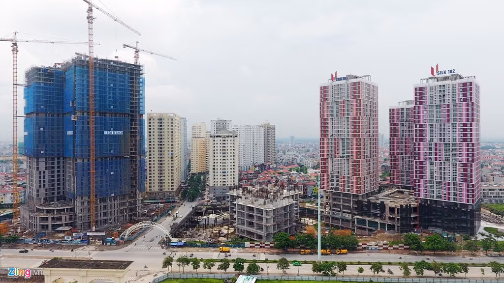 Cách đây hơn chục năm, không chỉ giới đầu tư mà ngay cả các khách mua nhà cũng thường e ngại khi chọn khu vực Hà Đông vì sự cách trở địa lý, thiếu thốn về hạ tầng...