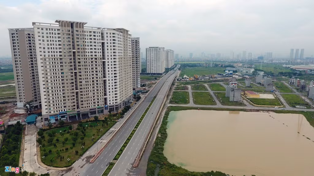 Khu đô thị Dương Nội là một trong những dự án nổi tiếng ở quận Hà Đông. Khu đô thị này nằm trong chuỗi các đô thị thuộc dự án trục đô thị phía bắc thành phố Hà Đông đường Lê Văn Lương kéo dài với chiều dài 6 km cắt ngang khu đô thị Phùng Khoang - Dương Nội giao cắt với Lê Trọng Tấn và đường vành đai 4. Trong ảnh là dự án tiêu biểu của khu đô thị Dương Nội - The Spark Tower thuộc phường Yên Nghĩa.