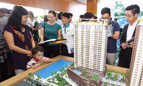 Sau thời gian yên ắng, hoạt động mở bán của các doanh nghiệp địa ốc phía Nam đã nhộn nhịp trở lại. Ảnh: Lê Toàn